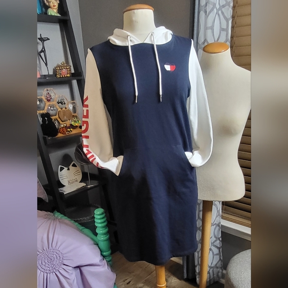 Casual Chic Tommy Hilfiger Sweatshirt Dress - Picture 5 of 5